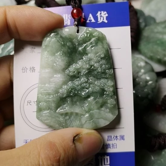 翡翠未镶嵌颈饰挂件
