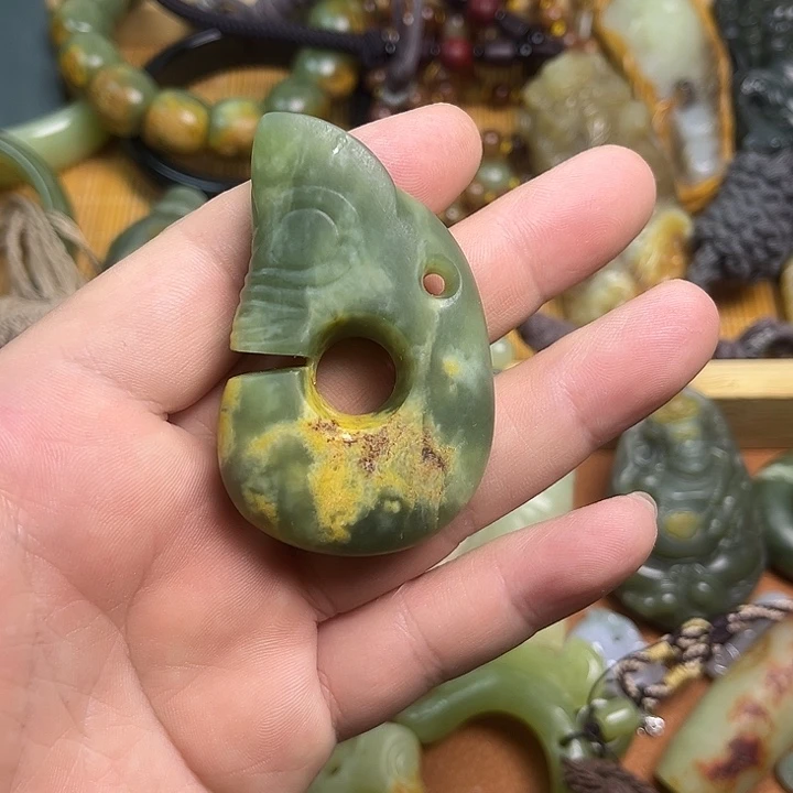 岫岩河磨玉（透闪石质玉）未镶嵌颈饰