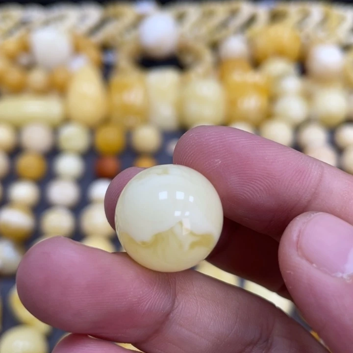 蜜蜡未镶嵌裸石16.6mm