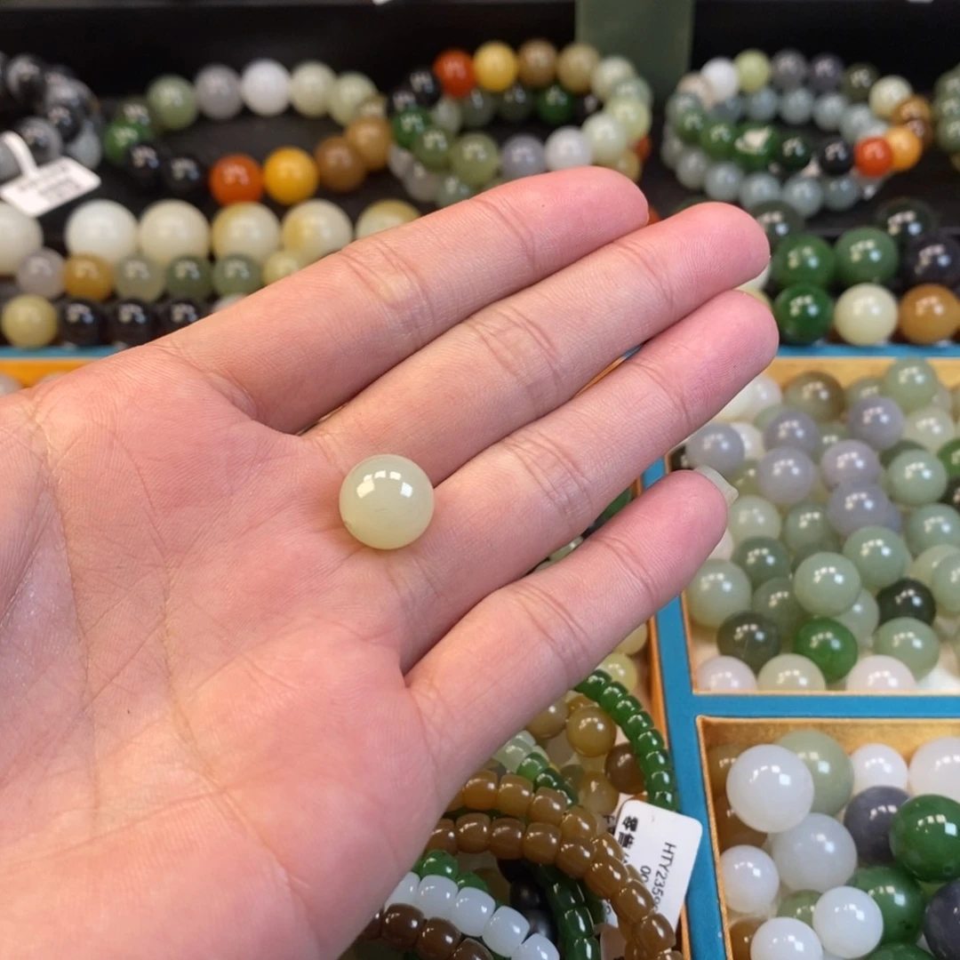 和田玉手串未镶嵌雨*淡卡12且末青白单珠