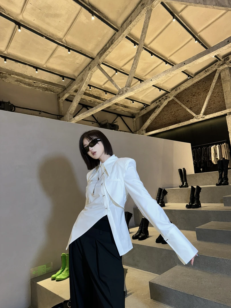 邓蕾婷【好莱坞】春季新款不对称设计感斜门襟开叉小众款衬衫