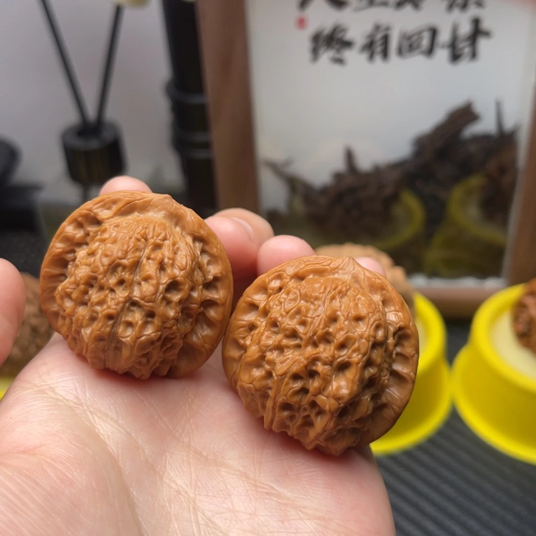 文玩核桃吊坠35血麒麟