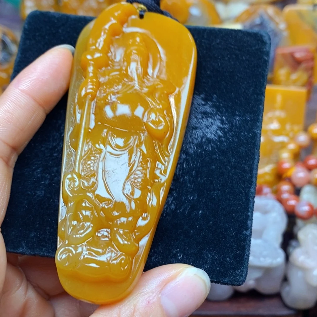 未镶嵌石英质玉（黄龙玉）颈饰