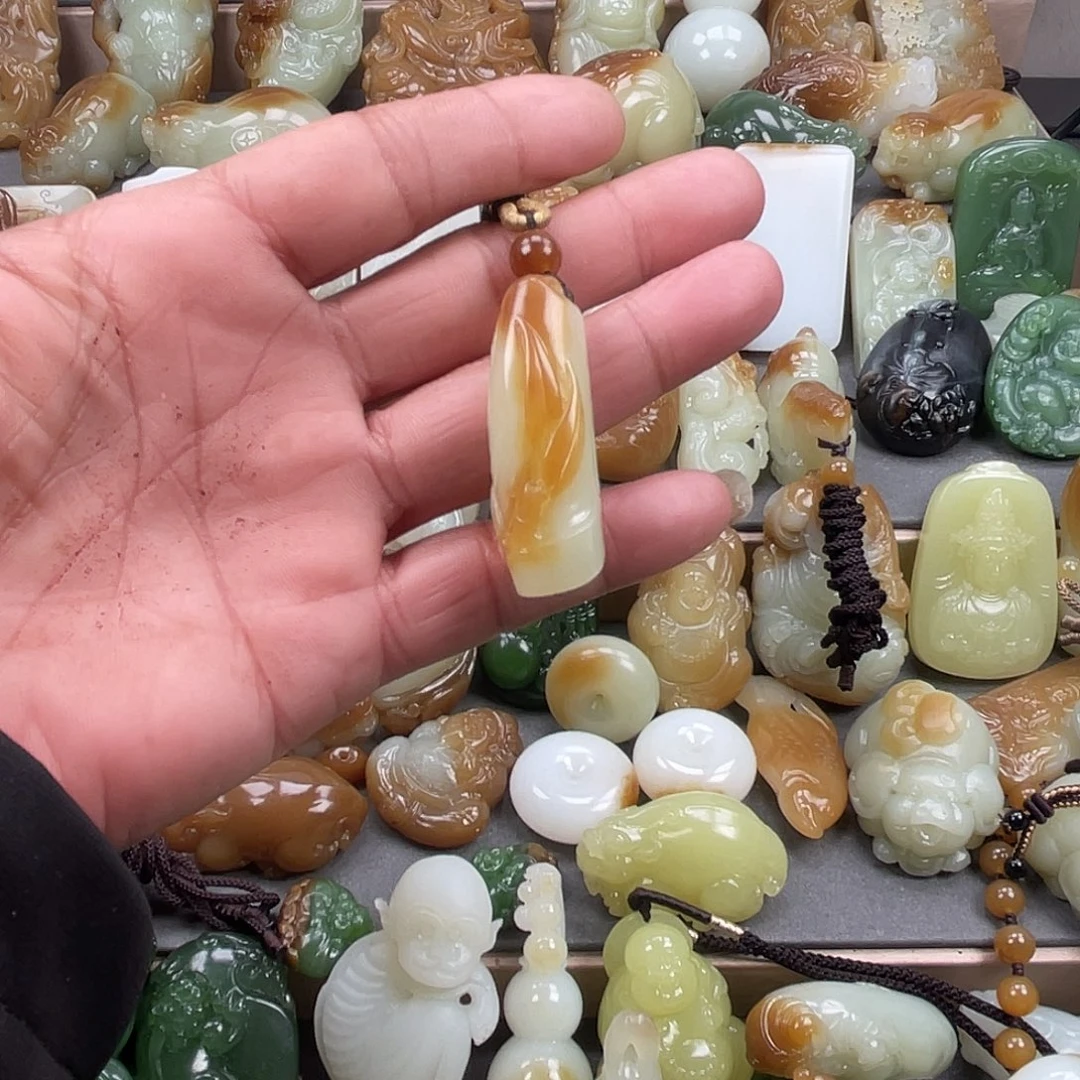 b***u和田玉未镶嵌颈饰