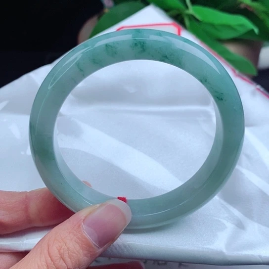 翡翠手镯未镶嵌       正圈57+