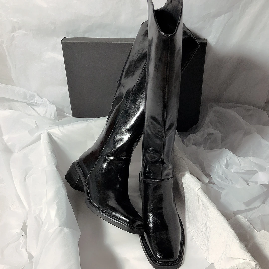 简约气质真皮平底直筒鞋女秋冬款复古不过膝长靴休闲V口高筒女靴