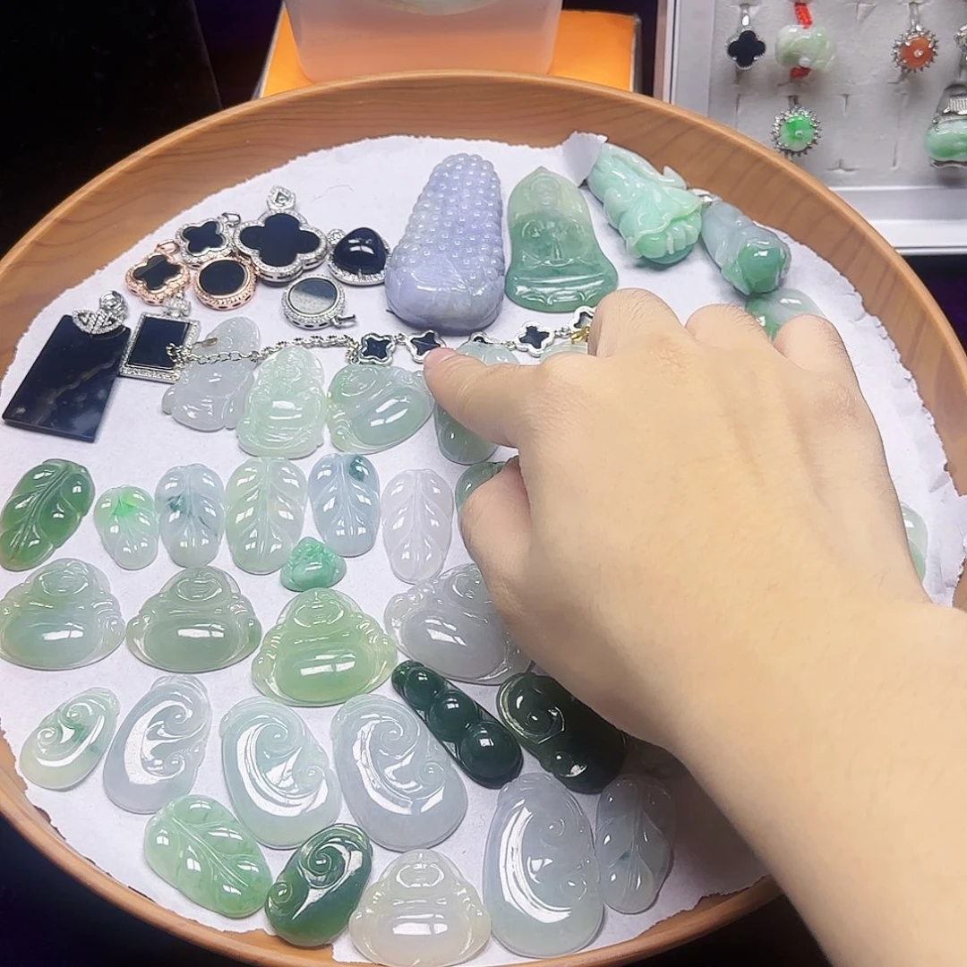 翡翠未镶嵌吊坠(赠链)翡翠