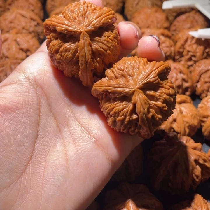 Z***G吊坠桃核小妹三棱