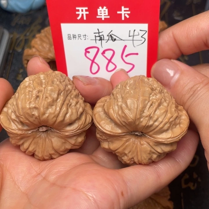 吊坠桃核文玩了吗