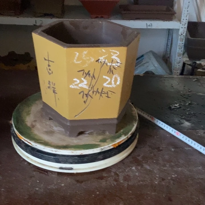 紫砂花盆自动化妆品