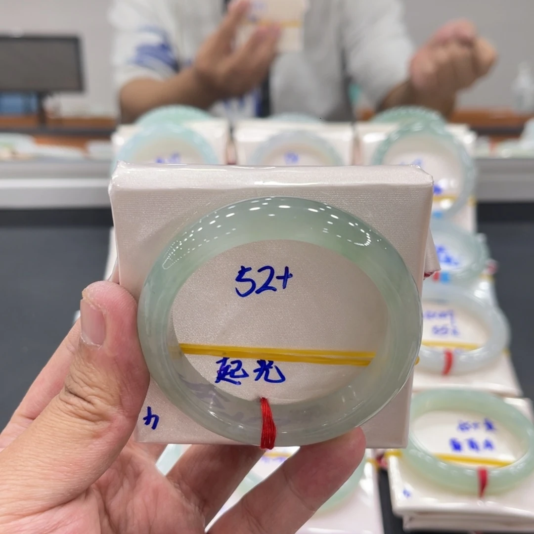 翡翠未镶嵌手镯缅甸翡翠