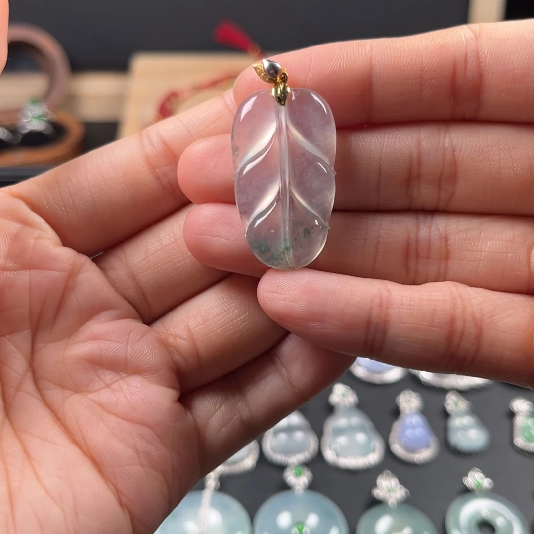 翡翠18K金镶嵌颈饰叶子