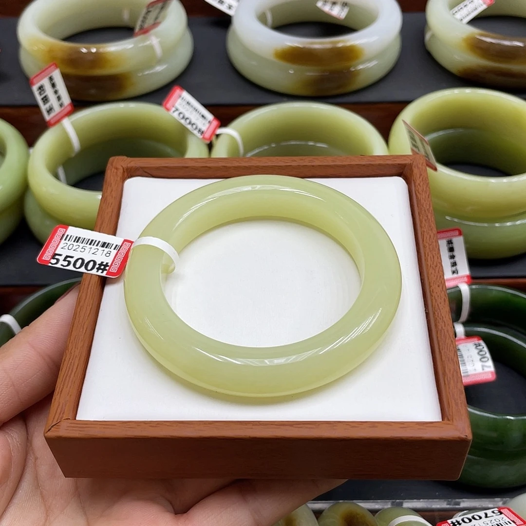 未镶嵌手镯和田玉