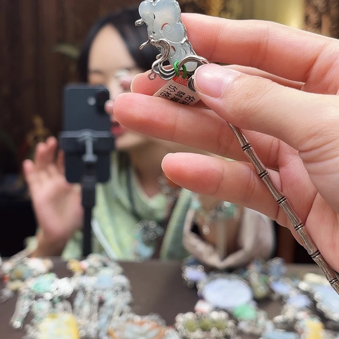 翡翠银S925镶嵌胸饰翡翠发簪不退换