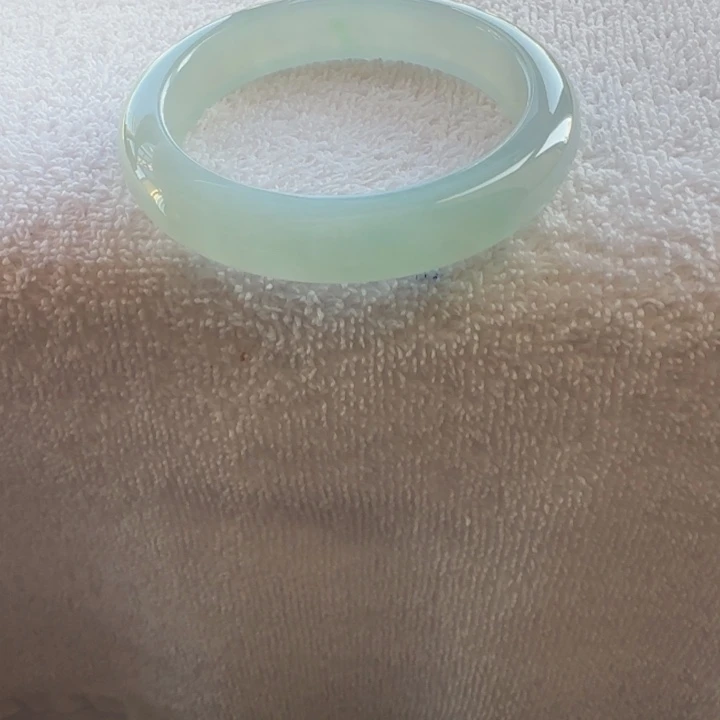 吱***猪翡翠未镶嵌手镯冰胶