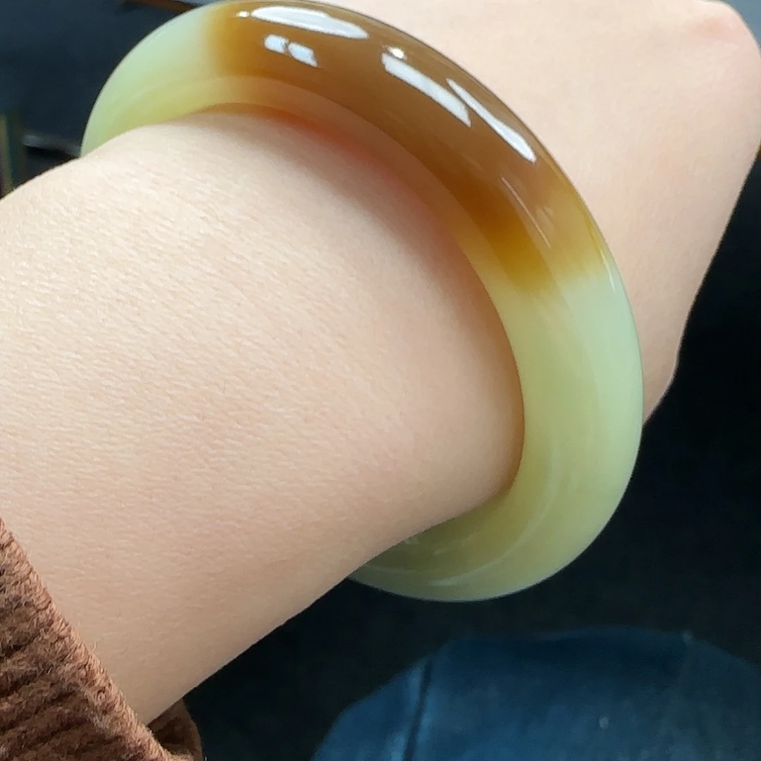 和田玉未镶嵌手镯