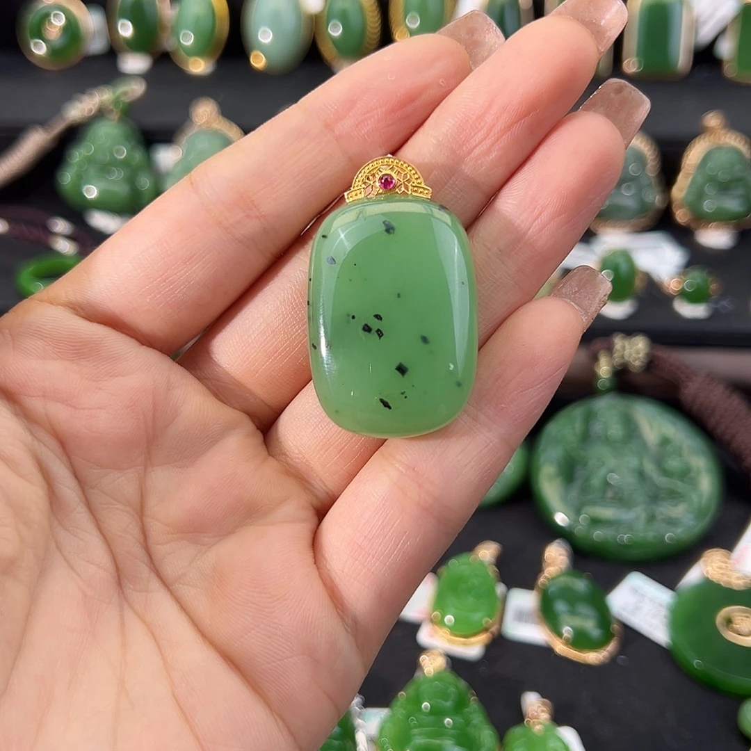 和田玉18K金镶嵌颈饰