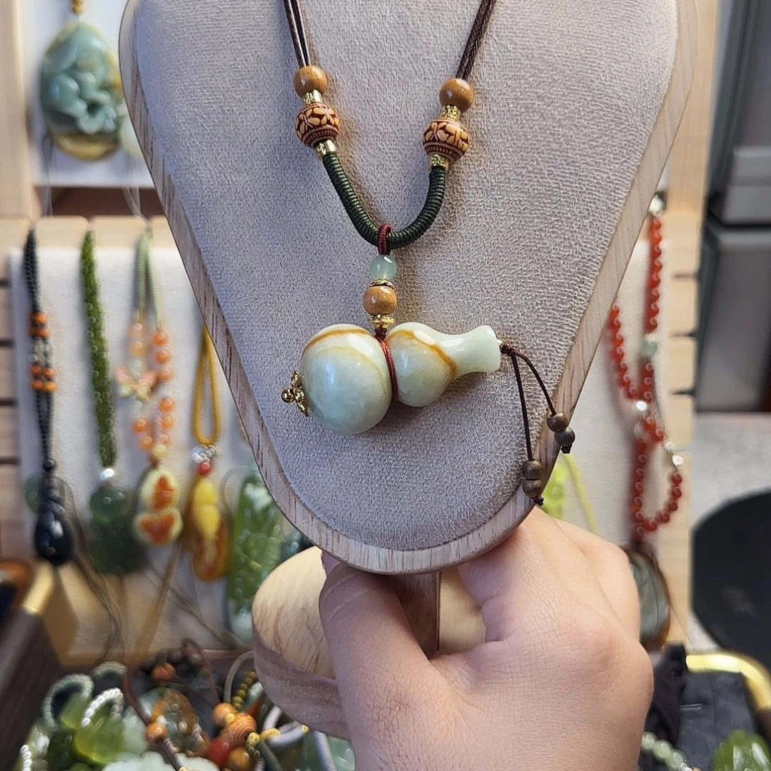 小***y蛇纹石玉合金颈饰