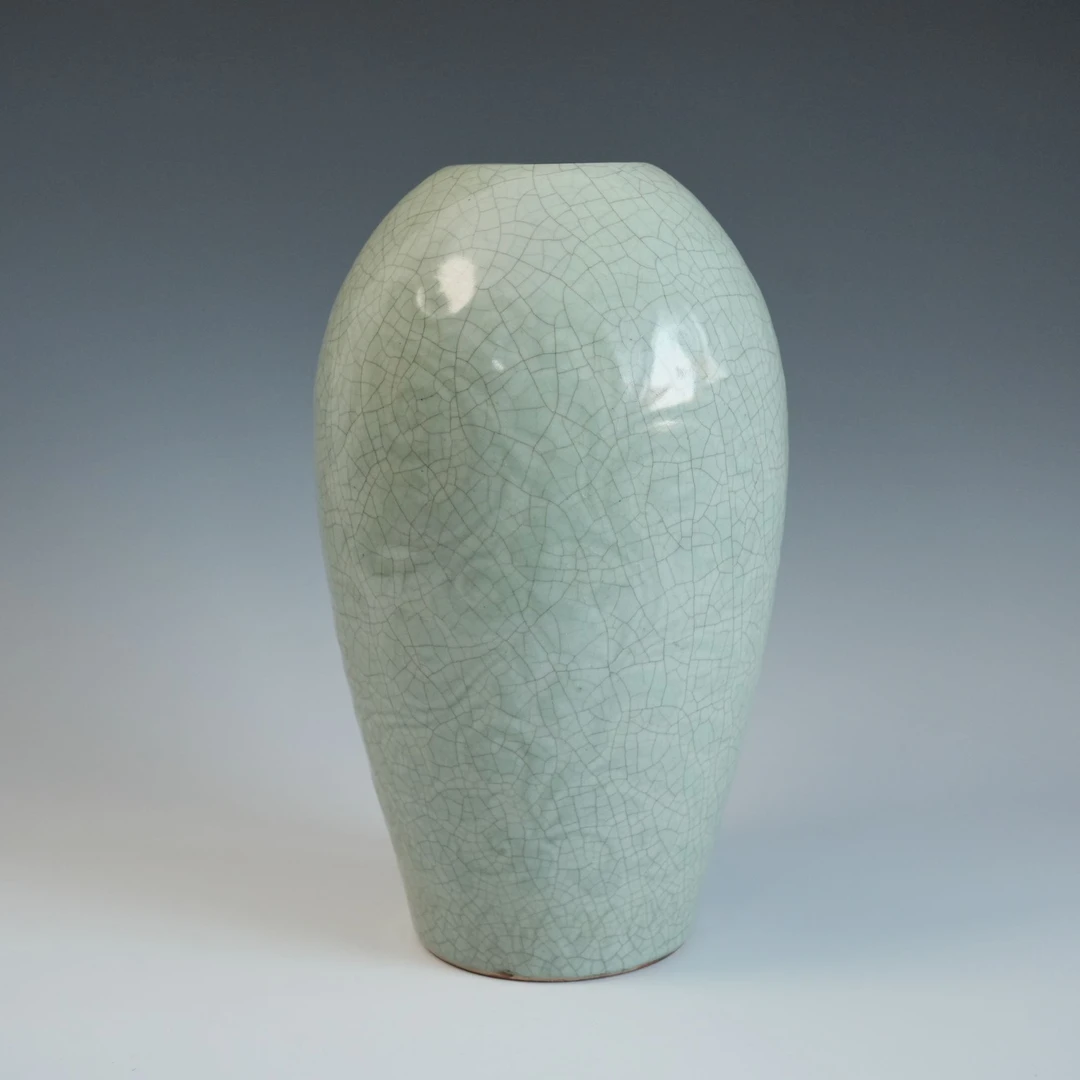 清代·官釉刻花萝卜尊