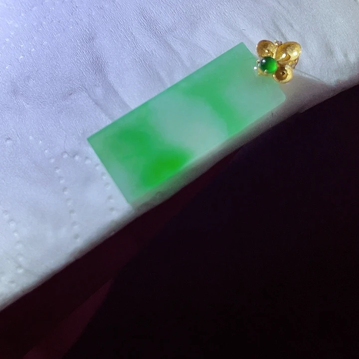 翡翠18K金镶嵌颈饰翡翠