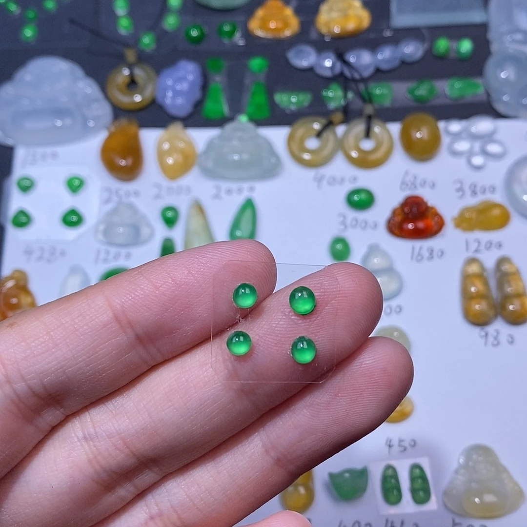 翡翠未镶嵌颈饰木纳起光绿蛋