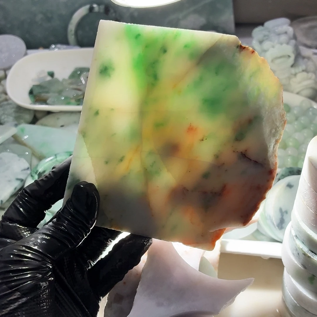 翡翠未镶嵌颈饰边角料