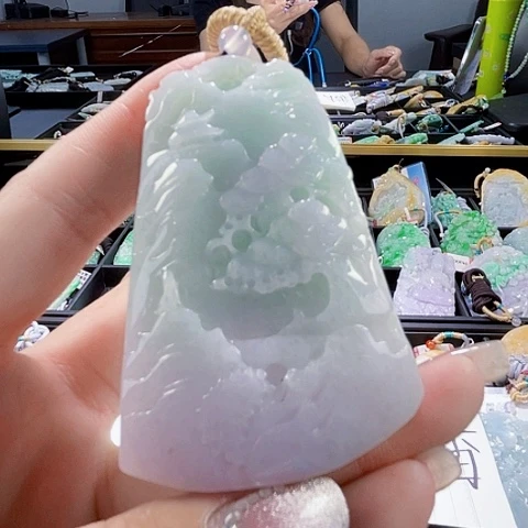 颈饰未镶嵌翡翠一个
