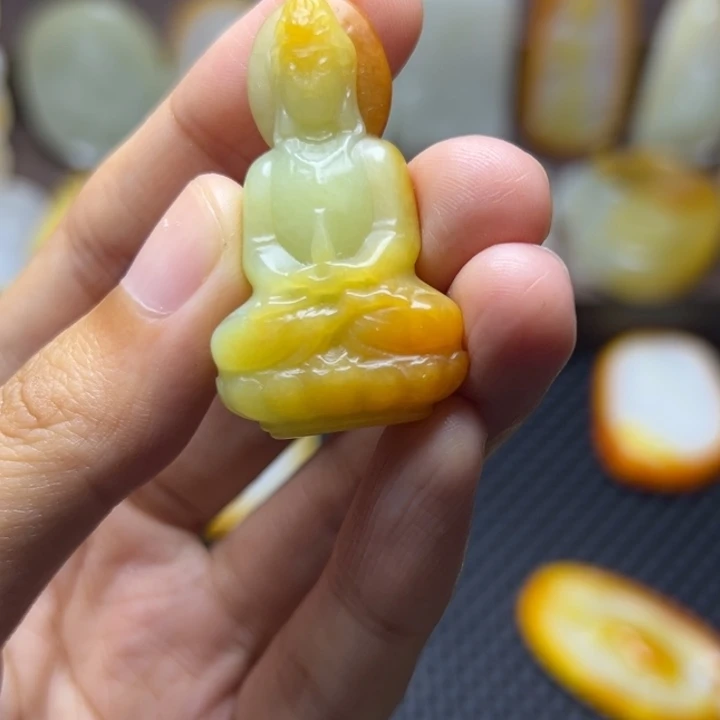 기***다和田玉未镶嵌颈饰