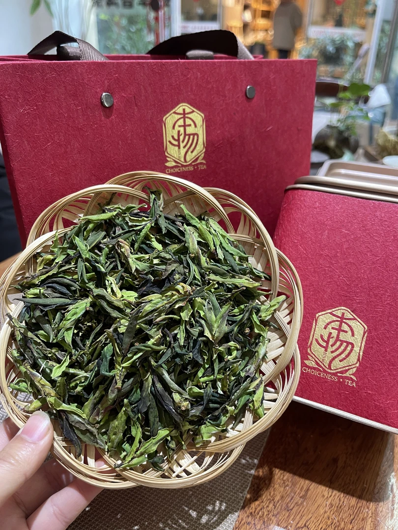 云南野生古白茶嫩芽，清爽香甜，自然花果香，一泡能泡50泡！