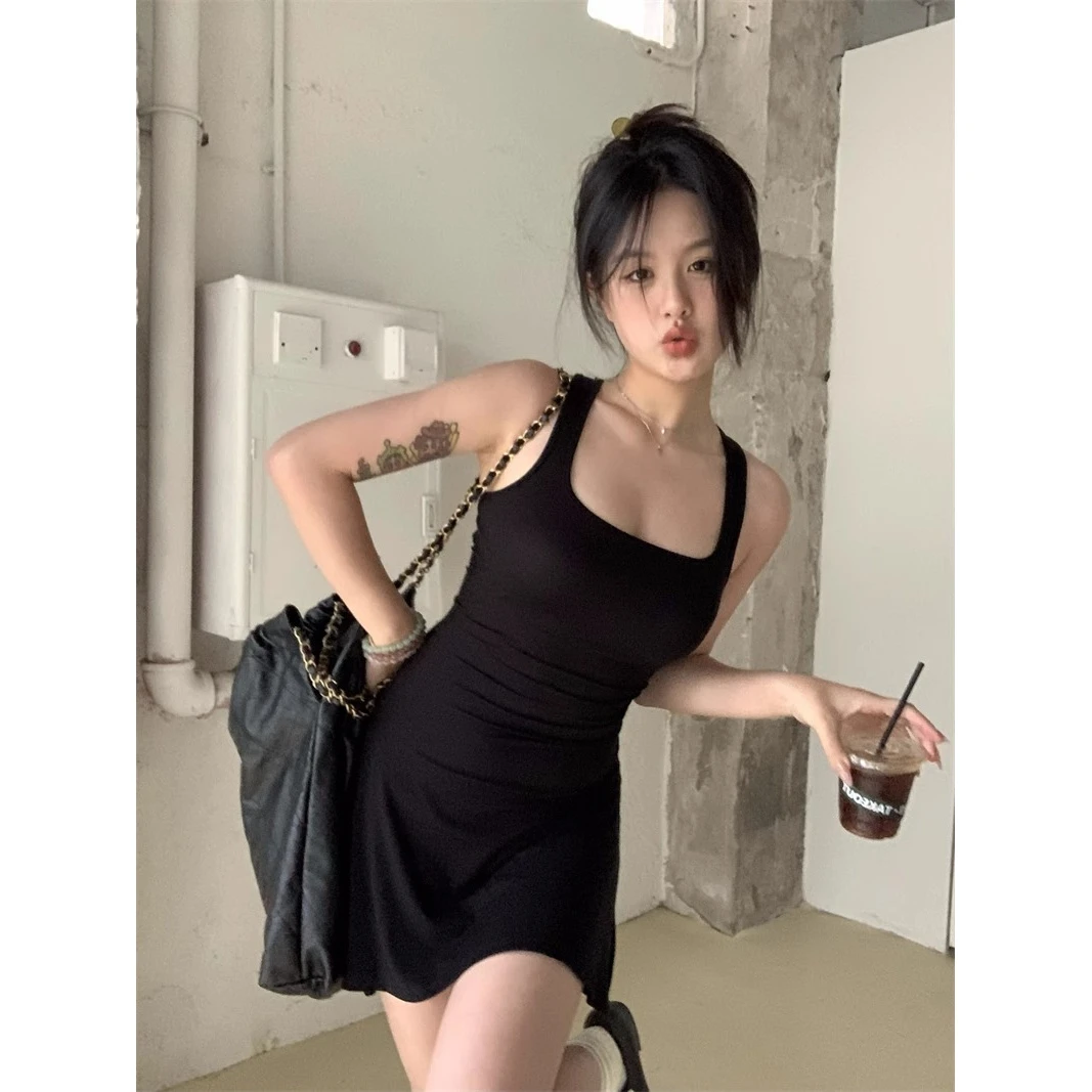 GUIG520约会穿搭洋气衣服女黑色辣妹露背吊带连衣裙女装夏季新款