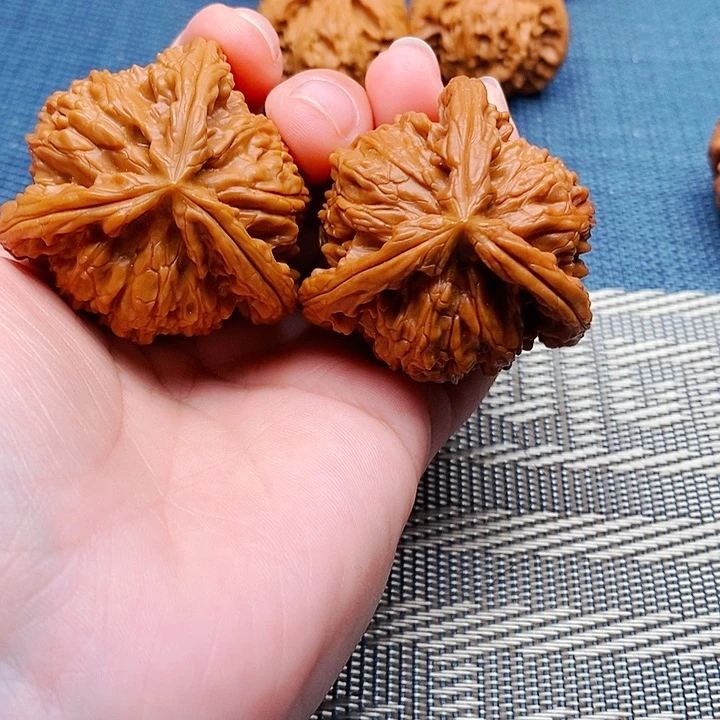 人***！文玩核桃吊坠三棱