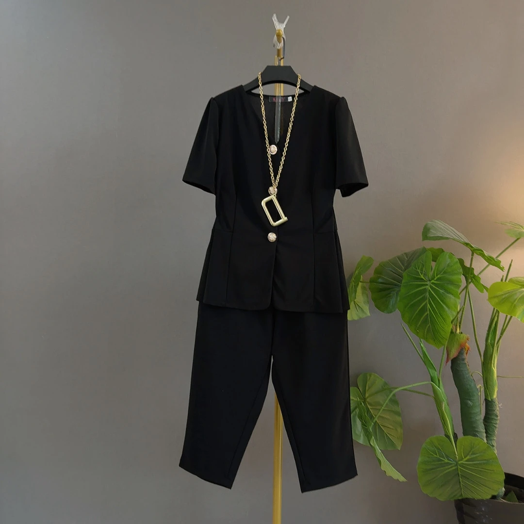 新款半袖简约八分裤系扣V领高端轻奢苹果型梨形身材遮肉套装