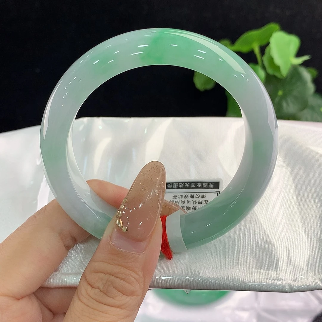 翡翠手镯未镶嵌正57