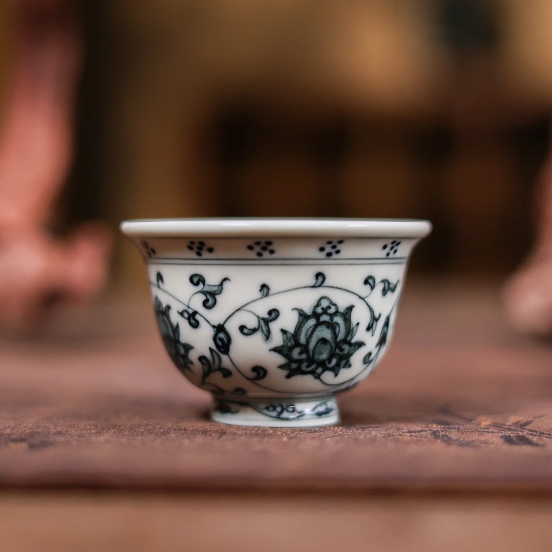 【非遗甄选】立勤堂-二号釉-青花缠枝莲迷你压手杯（EHY-B-005）