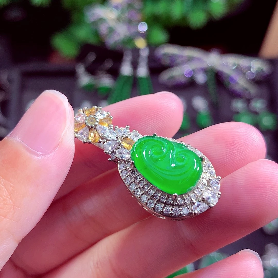 颈饰未镶嵌翡翠天然