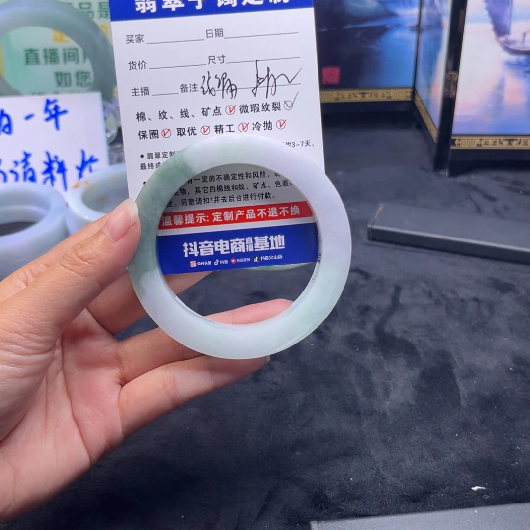 一***️定制翡翠未镶嵌手镯