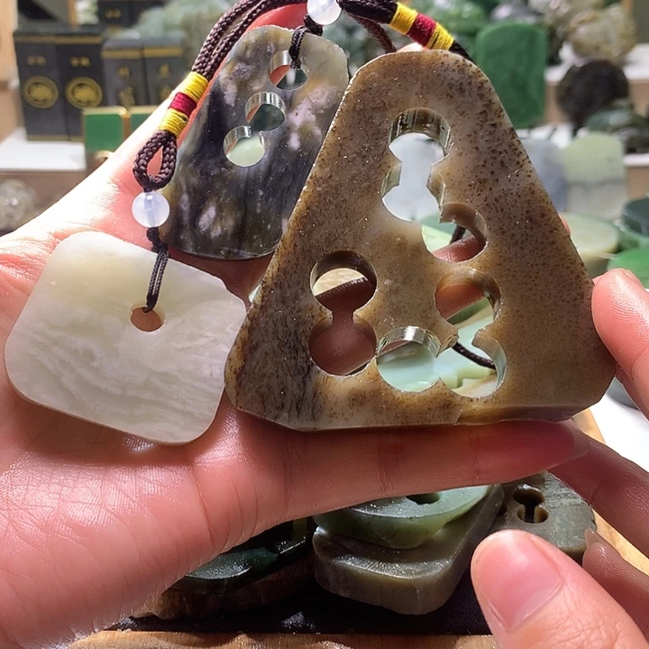 枫****和田玉（糖玉）未镶嵌珠宝半成品