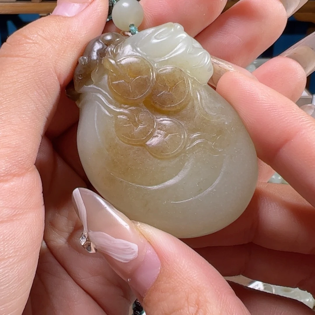 颈饰未镶嵌和田玉（糖玉）