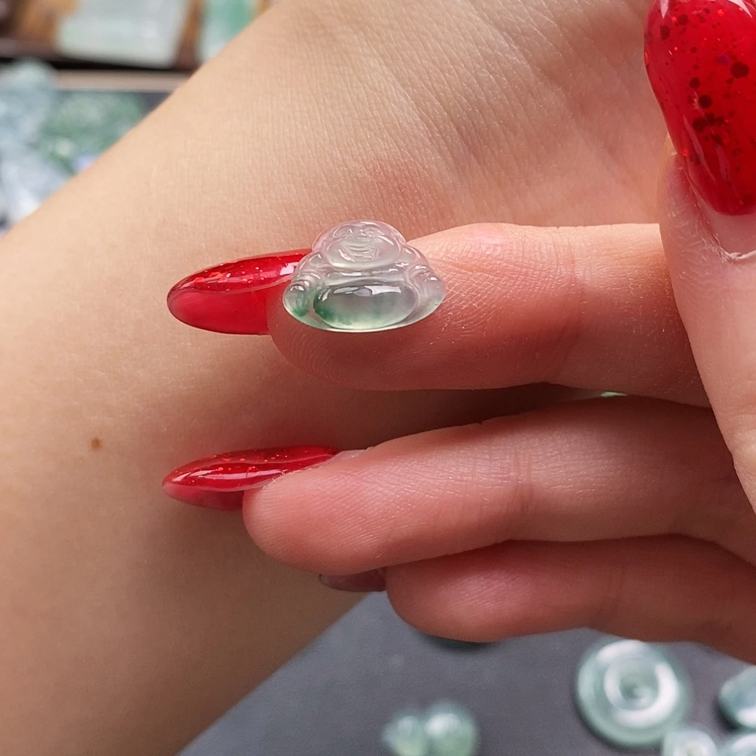 翡翠未镶嵌颈饰佛公