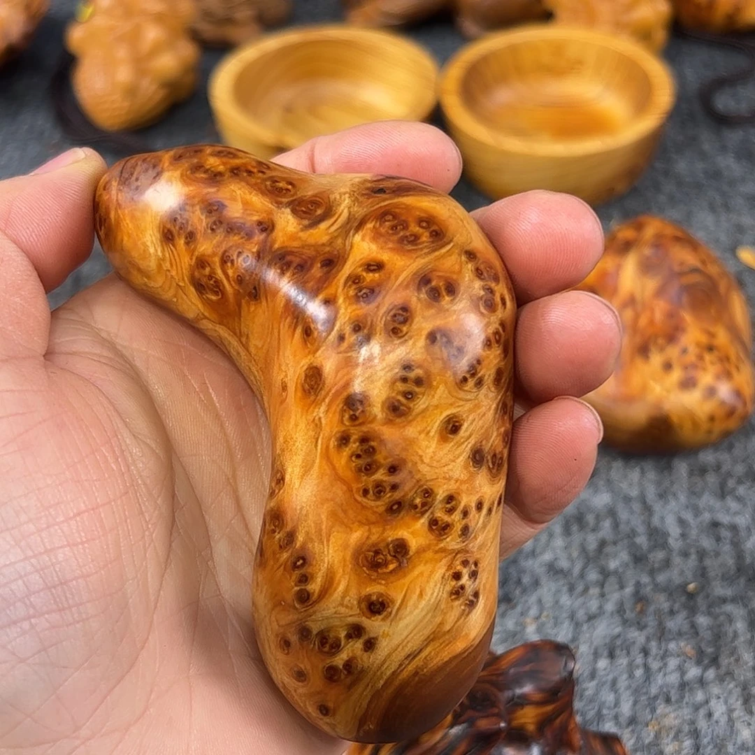 随***风崖柏太行崖柏黑金刚瘤花手把件