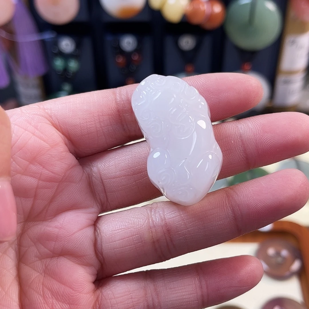 颈饰未镶嵌石英质玉钱*有