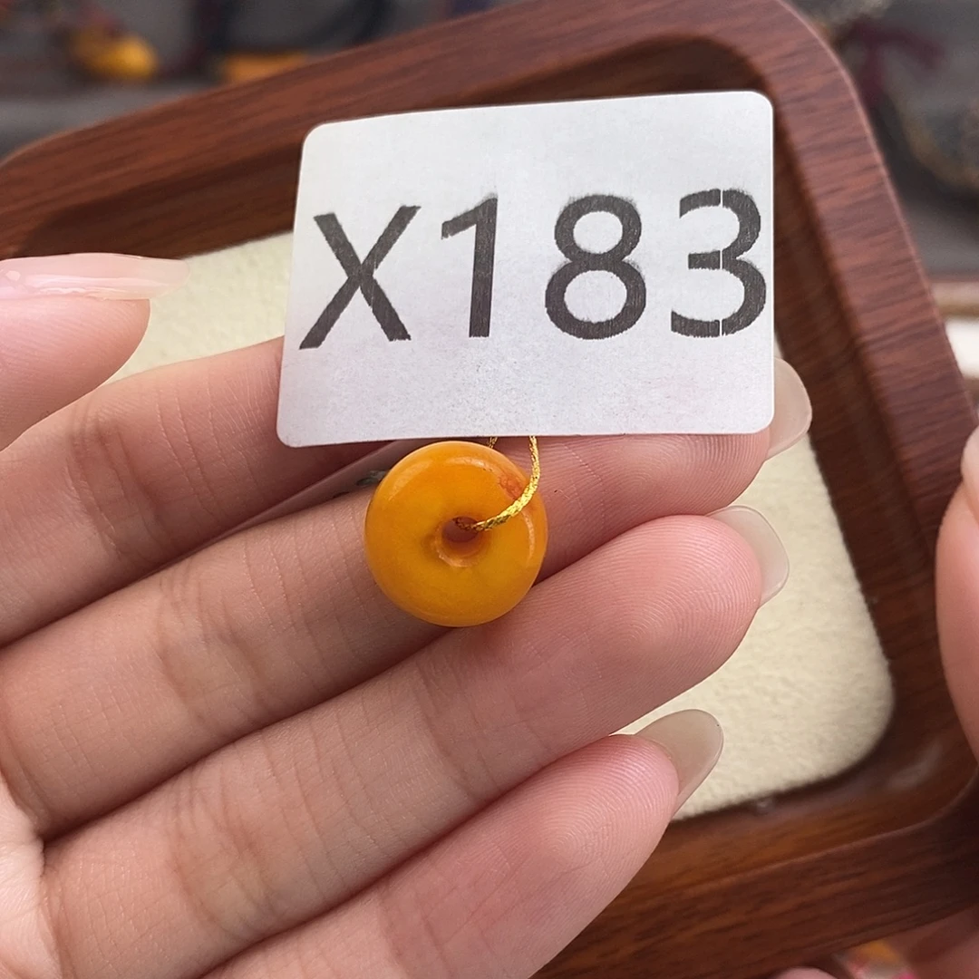 蜜蜡未镶嵌珠宝奇石