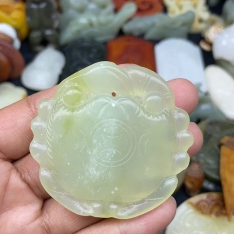 蛇纹石玉颈饰未镶嵌44