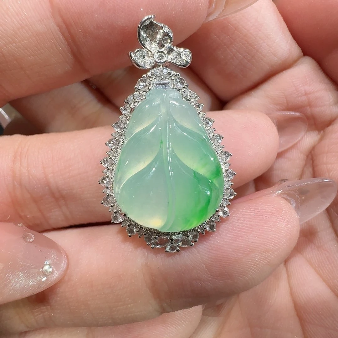 【闪购商品】颈饰18K金镶嵌翡翠