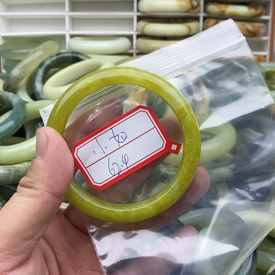 蛇纹石玉手镯未镶嵌小*梦