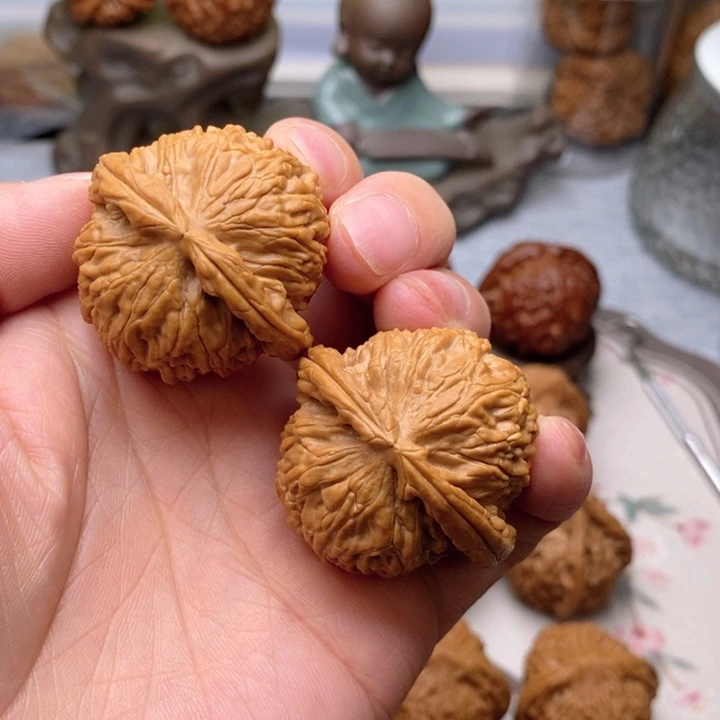 【闪购商品】文玩核桃把件夜***。白狮子