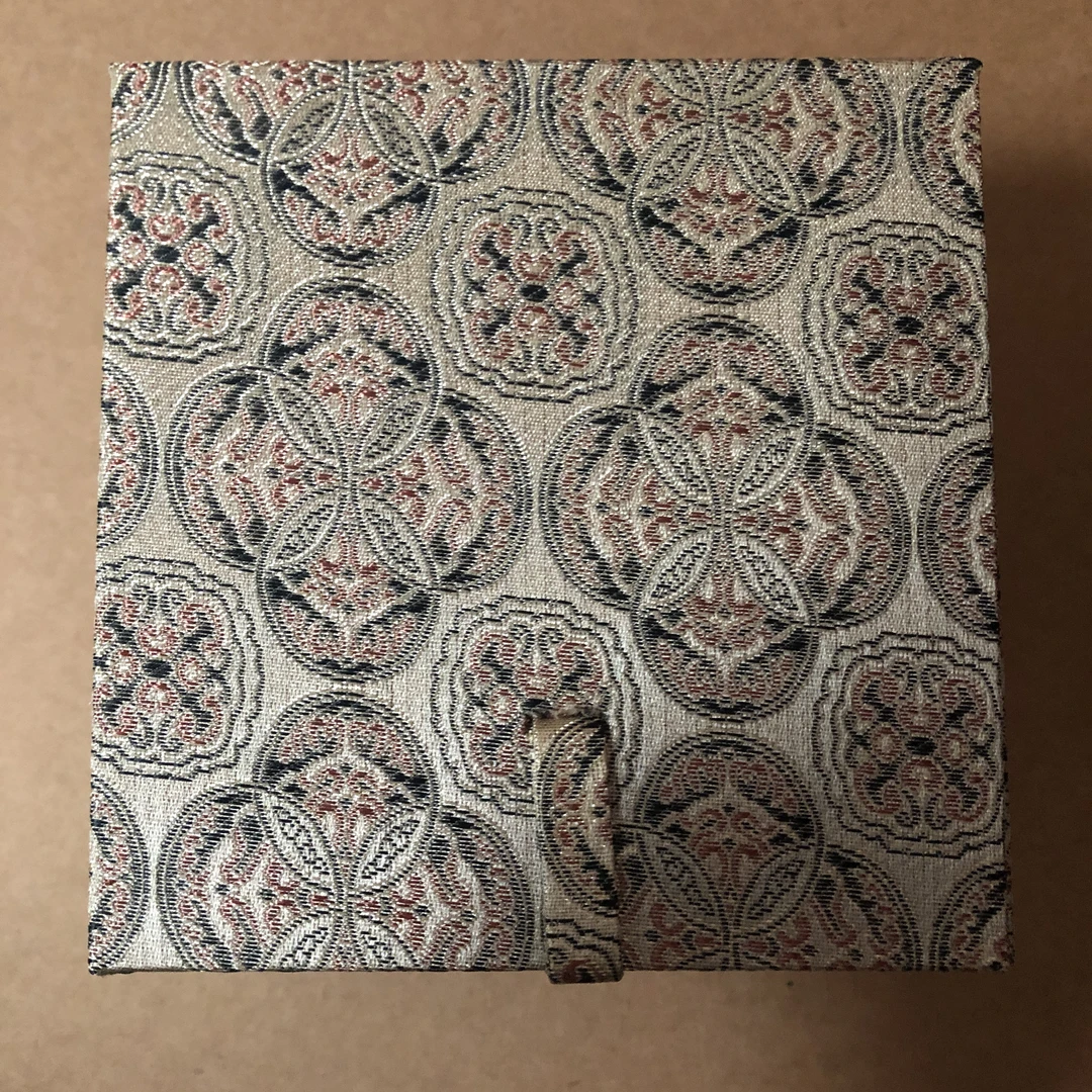 等放漏：困鹿山贡茶园单株2017春-8克9块小砖72克锦盒装 02794