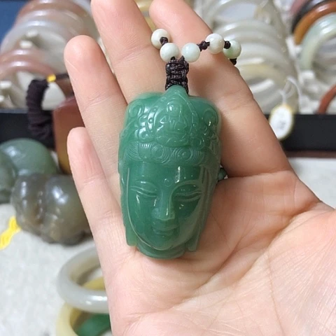 颈饰未镶嵌石英质玉