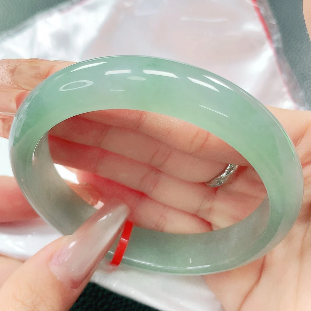 翡翠手镯未镶嵌59圈