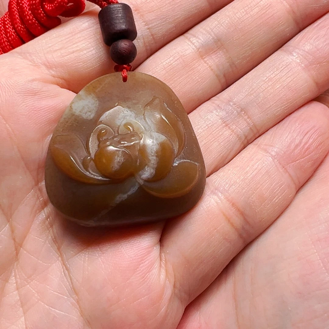 颈饰未镶嵌和田玉（青玉）